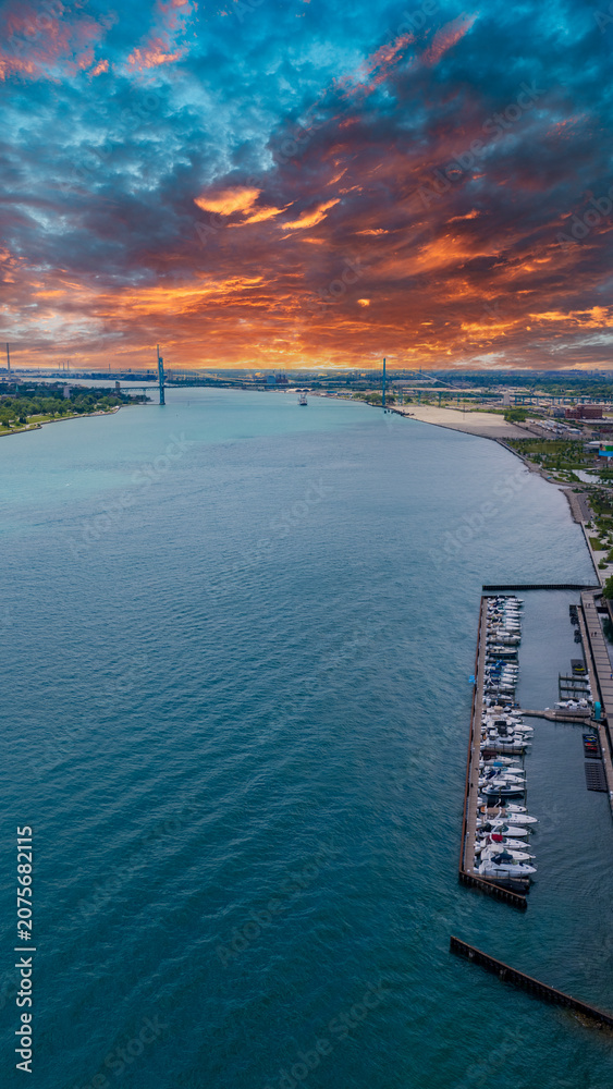 Fototapeta premium Aerial shot of a gorgeous landscape along the Detroit River in Detroit Michigan USA