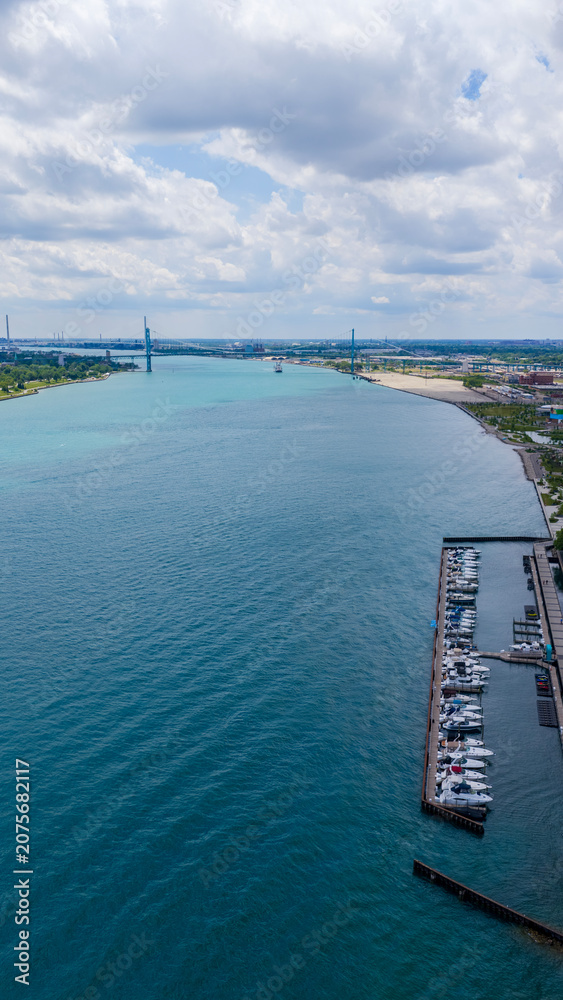 Fototapeta premium Aerial shot of a gorgeous landscape along the Detroit River in Detroit Michigan USA
