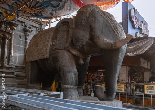 The Kachabeshwarar Temple in Thirukachur is a Hindu temple dedicated to the deity Shiva, in Kanchipuram in the South Indian state of Tamil Nadu.