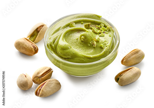Tableau sur toile bowl of pistachio spread isolated on white background
