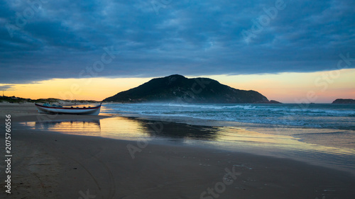 barco de pesca artesanal do peixe tainha Santinho, Ingleses, Florianópolis, Santa Catarina, Brasil