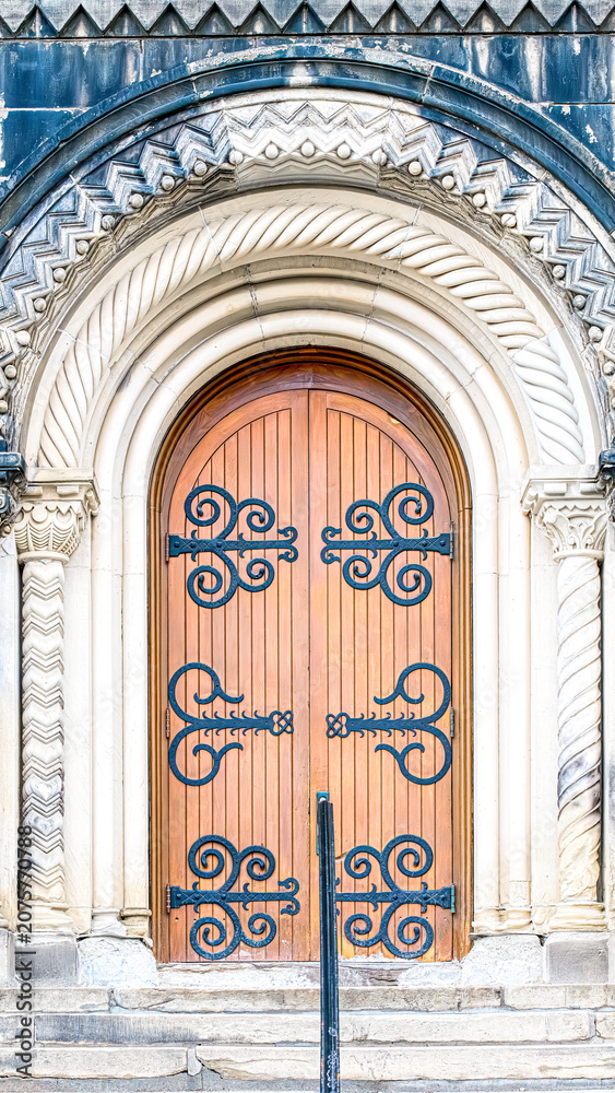 Obraz premium Colonial decorations in stone wall and entrance door, Toronto, Canada
