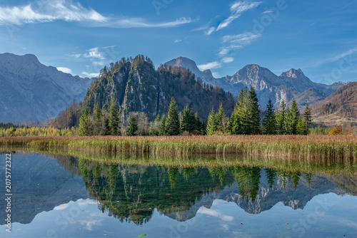 Φωτογραφία Almsee lake with mountain reflections in upper austria
