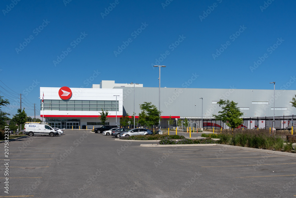 Obraz premium Toronto, Canada - June 27, 2026: Canada Post Albert Jackson Processing Centre on Tapscott Rd in Scarborough, Toronto, Ontario. The facility is Canada Post's largest parcel sorting center. 