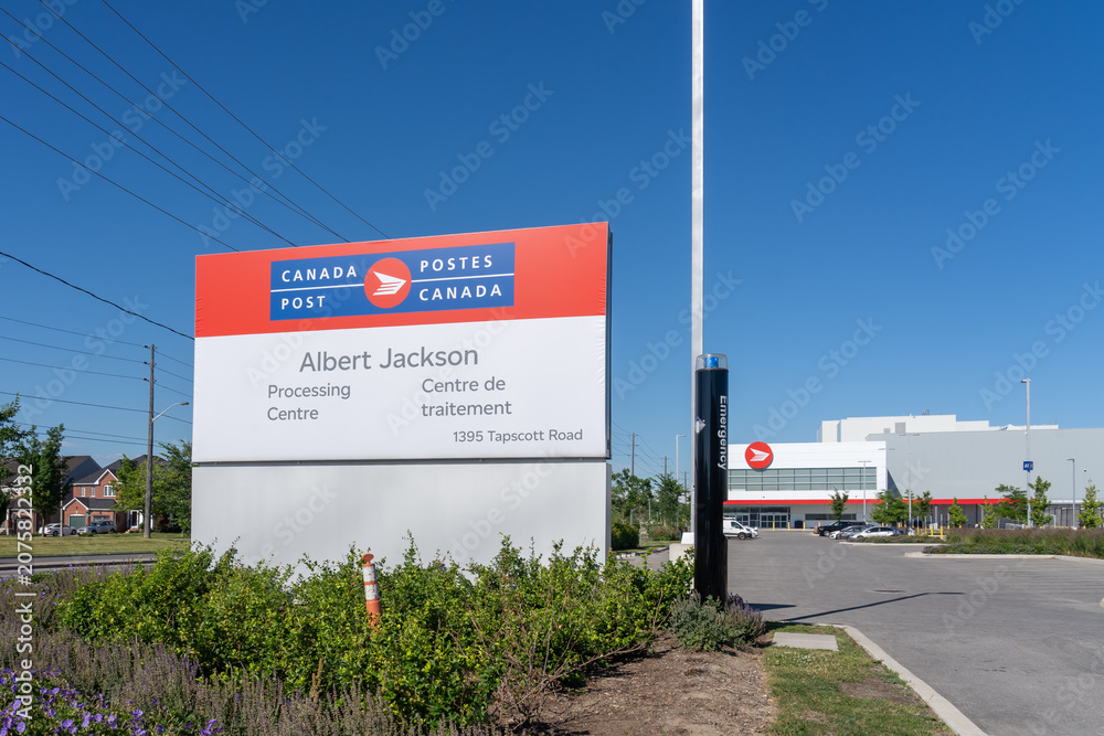 Obraz premium Toronto, Canada - June 27, 2026: Canada Post Albert Jackson Processing Centre on Tapscott Rd in Scarborough, Toronto, Ontario. The facility is Canada Post's largest parcel sorting center. 