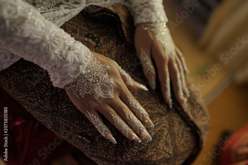 Elegant Hands Adorned with Intricate White Henna Patterns for Traditional Wedding Ceremonies and Cultural Celebrations