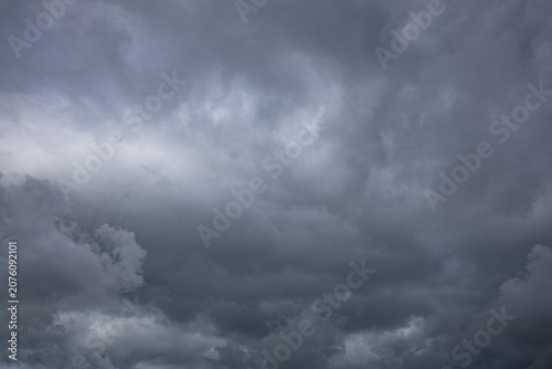 Quadro su tela Heavy Rain Clouds Creating a Dark and Dramatic Sky