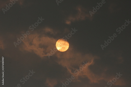 Canvastavla The reddened sun view through some clouds during a Saharan dust event