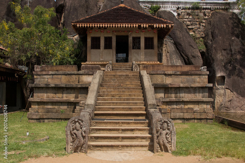 Bild auf Leinwand Isurumuniya Temple at the Base of Granite Rock in Anuradhapura, Sri Lanka