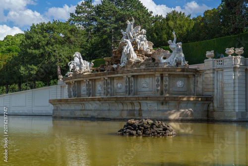Картината върху платно Majestic Baroque fountain statue set within a serene reflecting pool of a historic royal garden landscape