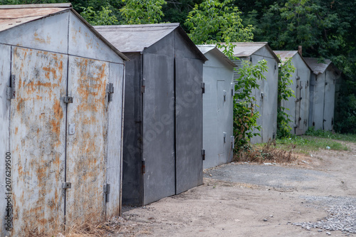 Fotografie gray garages in a garage cooperative