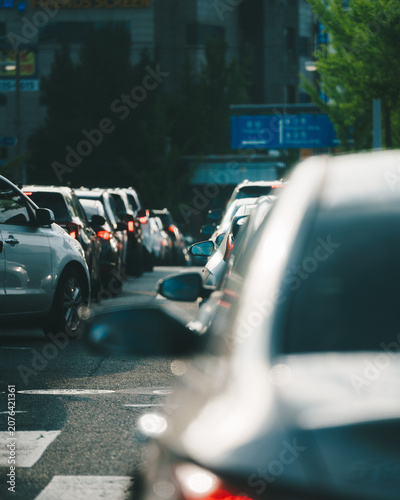 Fotografie Traffic congestion on a busy city street