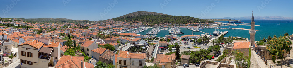 Naklejka premium Panoramic view of Cesme town and marina, Turkey