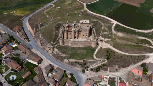 Tableau sur toile Luftaufnahme der historischen Burg Castillo de Turégano
