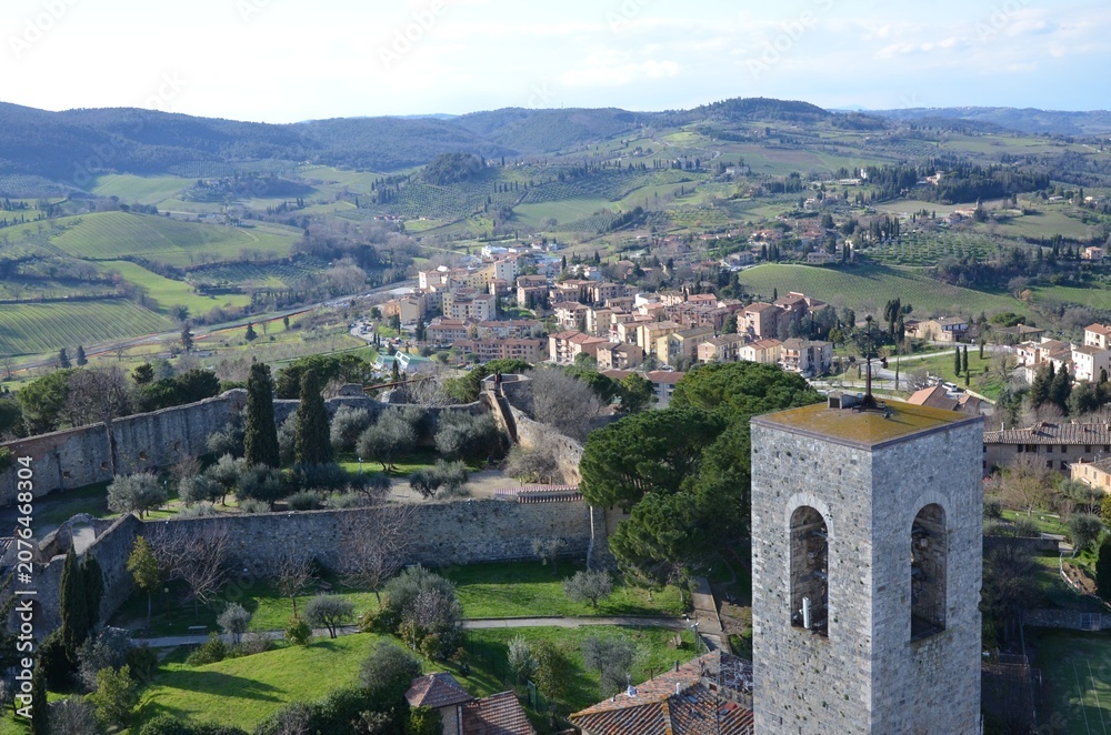 Fototapeta premium Towers and rooftops in the historic village of San Gimignano
