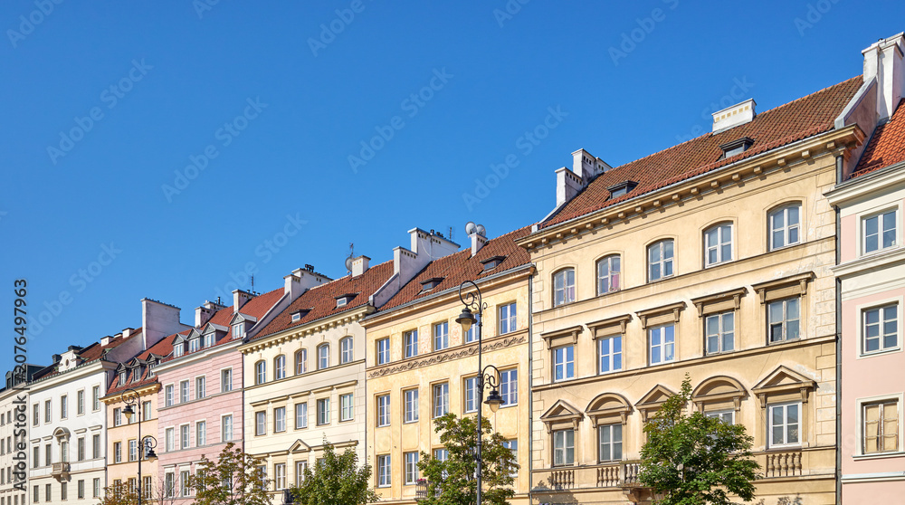 Obraz premium A street view of the buildings in Warsaw Old Town, Poland.