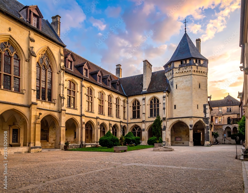 Fototapeta premium Historic European town square with ornate architecture and cobblestone streets.