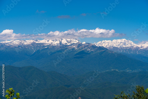 Fotografía A beautiful view of the Caucasus Mountains from Racha