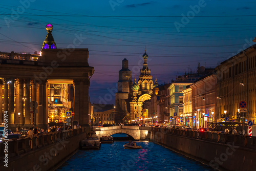 Foto Beautiful view of the Church of the Savior on Spilled Blood and the Griboyedov Canal