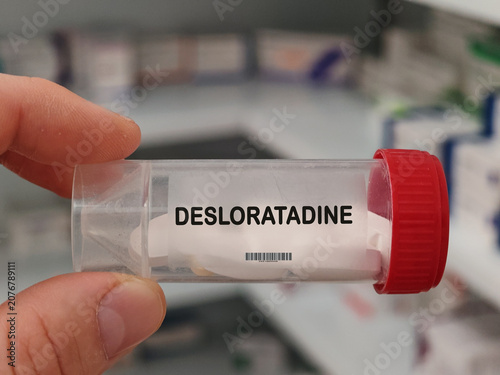 Obraz na plátně DESLORATADINE second generation antihistamine for allergy symptoms tablets in pl