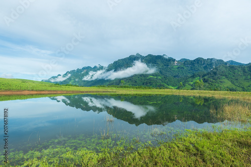 Schilderij op canvas Beautiful pond and natural panoramic countryside landscape with mountains