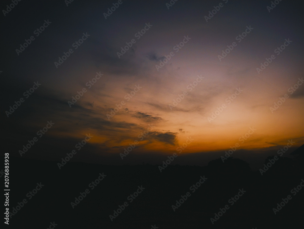 Fototapeta premium A spectacular late-afternoon sky