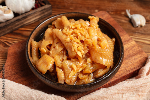 Foto Delicious and enticing garlic flavored boneless chicken feet