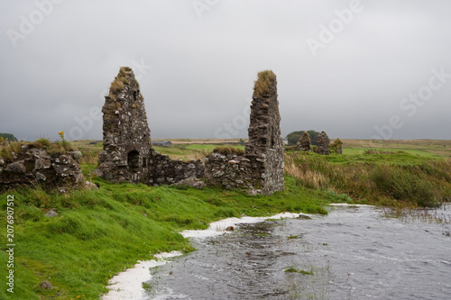 Obraz na plátně Historic stone ruins at Finlaggan on Eilean Mòr, Islay, Scotland