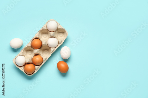 Chicken eggs in cardboard b...