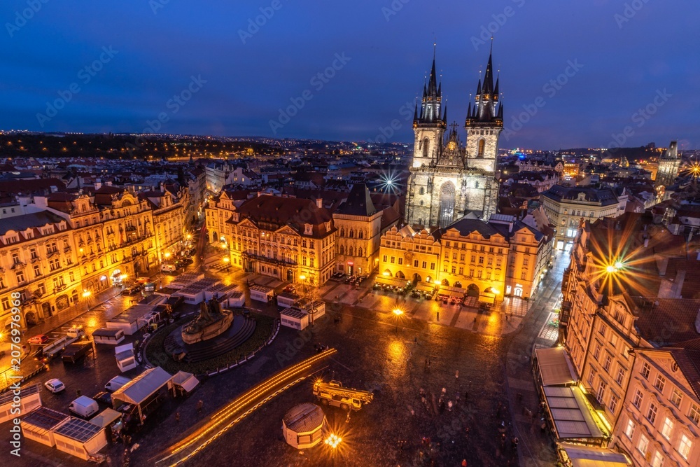 Obraz premium Old Town Square and Church of Our Lady before Týn at Blue Hour, Prague, Czech Republic