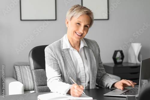 Mature businesswoman workin...