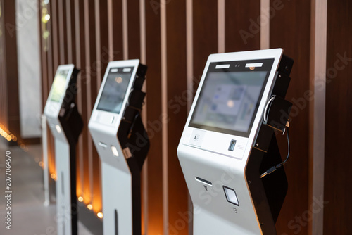 Quadro su tela Rows of touch-screen kiosks in polished lobby