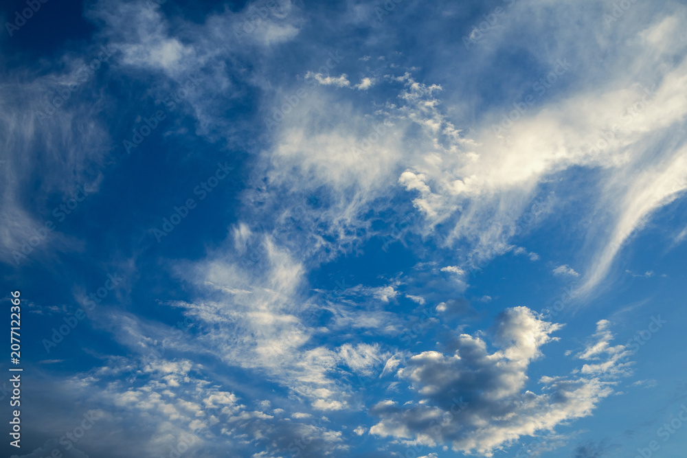Fototapeta premium Blue Sky with Wispy Clouds