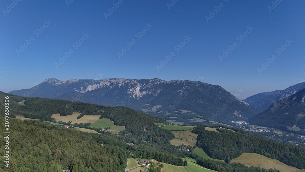 Fototapeta premium die Raxalpe, Ausflugs- und Wanderziel der Wiener Alpen 