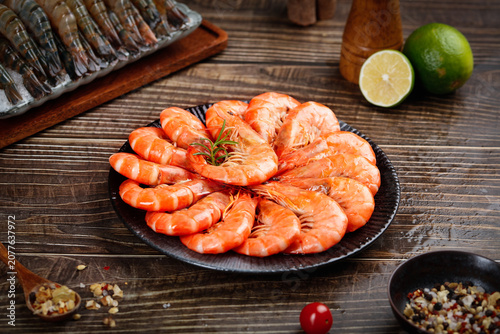 Tableau sur toile Fresh Cooked Prawns Seafood Meal on Rustic Wood Table
