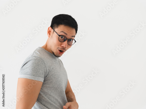 Konstfotografi Surprised man glancing over shoulder with playful look