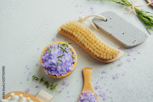 Fotografie lavender bath salt spa set with brushes flowers and pumice
