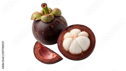 Foto Fresh exotic dark purple mangosteen fruit with one cut open isolated on transpar