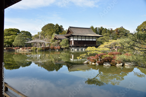 平安神宮東神苑　橋殿から眺める貴賓館と栖鳳池(京都市左京区)