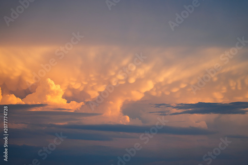 Mammatus convective cumulonimbus clouds in hot weather, a precursor to thunderstorm instability in the troposphere.