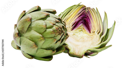Bild auf Leinwand Whole and halved globe artichoke with purple inner leaves