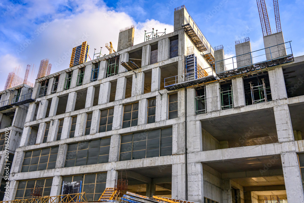 Fototapeta premium Under construction high-rise building with visible steel frames