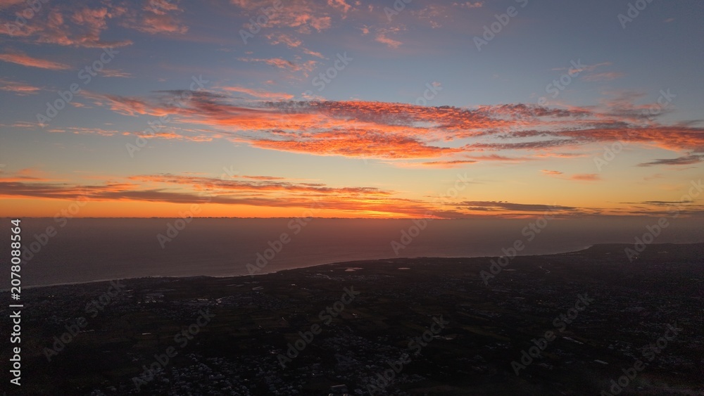 Obraz premium Vibrant sunset colors over the coastline of Reunion Island