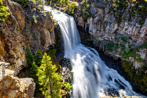 Cuadro en lienzo Scenic view of Undine Falls Yellowstone