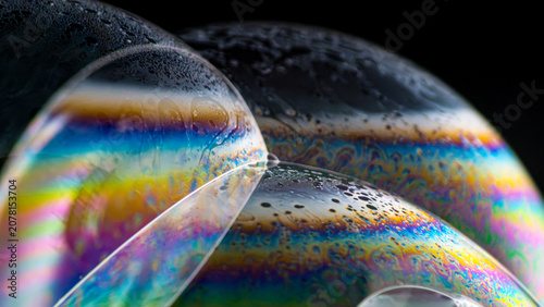 Photos  soap bubbles recreating little planets of colors and unique shapes