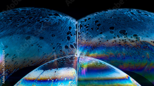 Photos  soap bubbles recreating little planets of colors and unique shapes