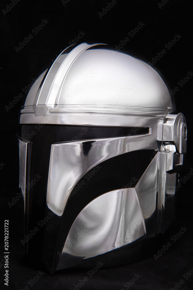 Obraz premium Professional photograph of a Mandalorean helmet on dark velvet, captured in El Salvador, Cinepolis on June 26, 2026.