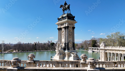 Canvastavla Wide aerial composition showing the rear side of the Monument to Alfonso XII ove