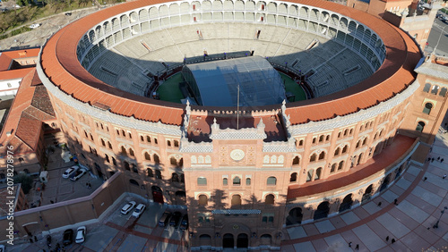 Fotografía Top aerial view of Plaza de Toros de Las Ventas, Madrid's iconic historic bullri