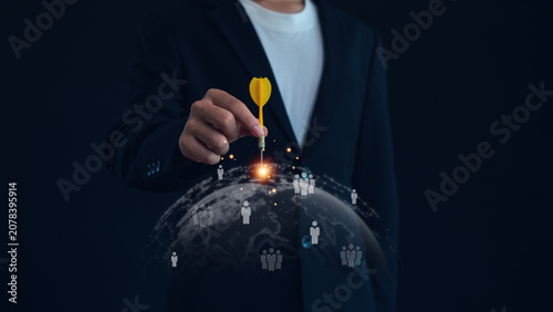 Konstfotografi Business professional targeting global audience with dart on digital world network